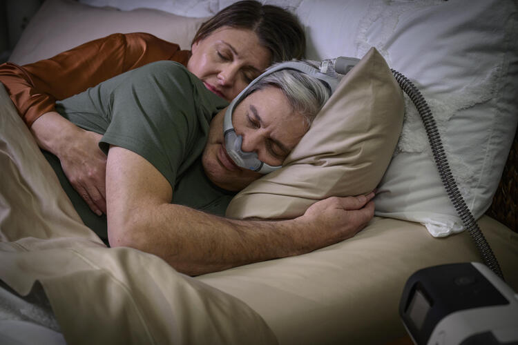 how does cpap help treat sleep apnea featured